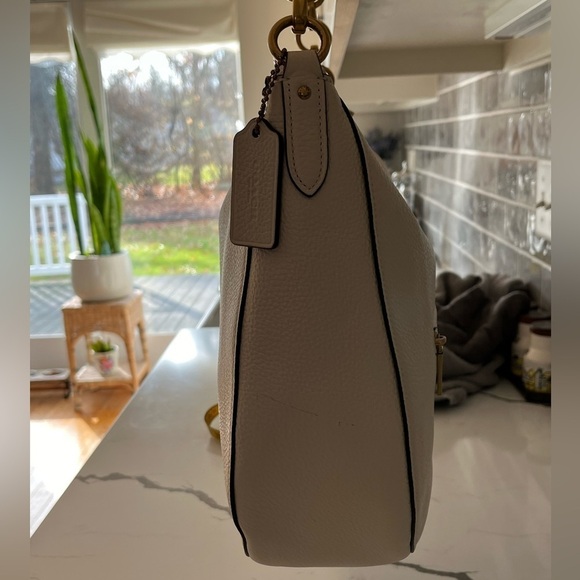 Coach Elle Hobo Shoulder Crossbody Handbag Hobo Pebbled Leather Off White - Picture 3 of 16